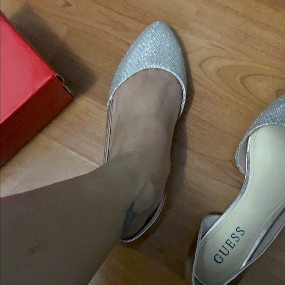 🎀Authentic Guess Flats - Picture 7 of 7